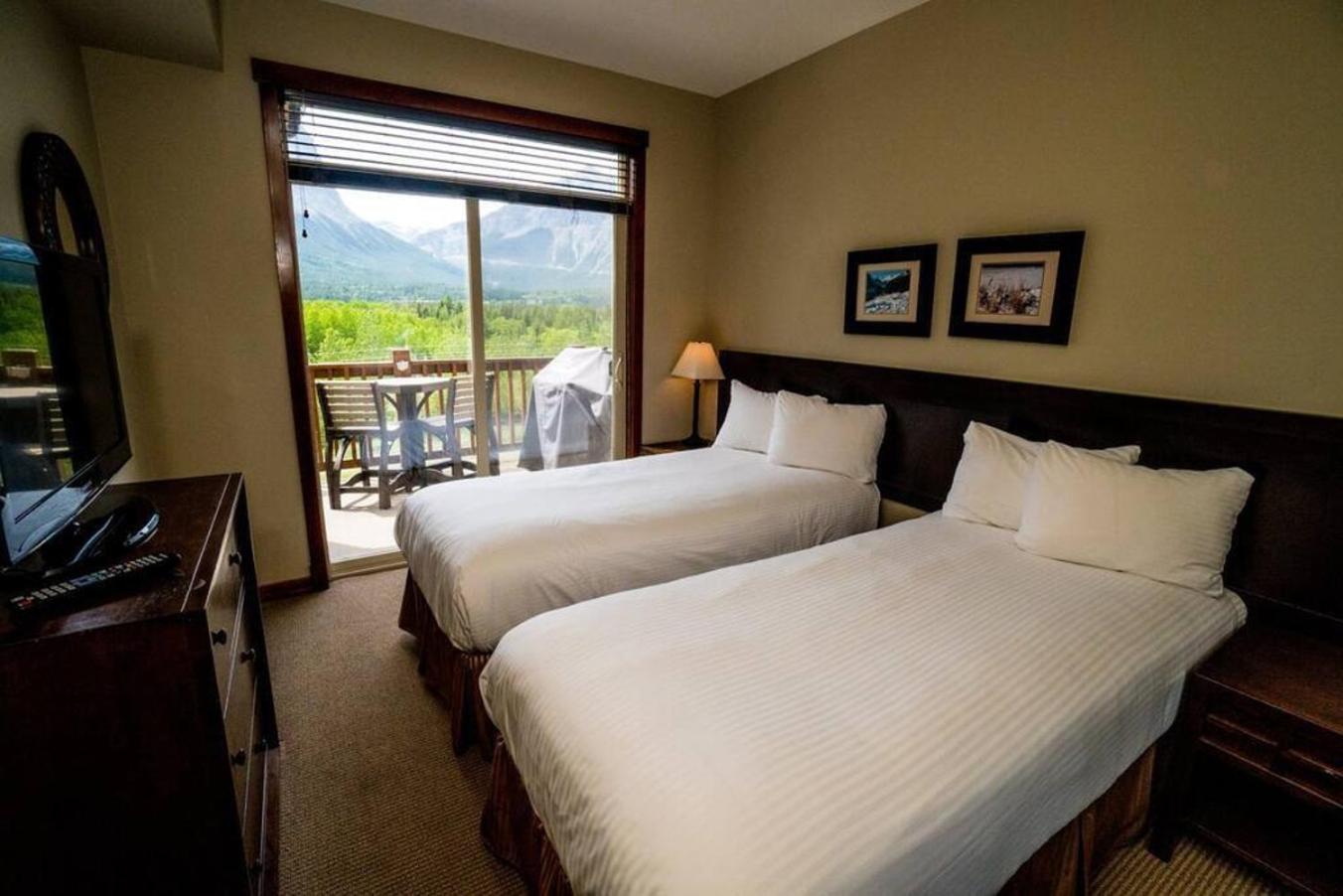 Spacious Penthouse Suite-king Beds-pool & Hot Tub *