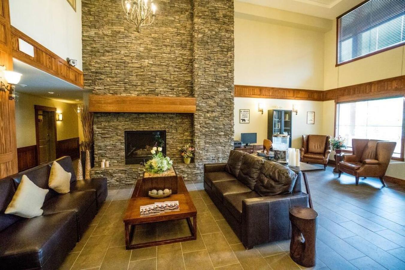 Spacious Penthouse Suite-king Beds-pool & Hot Tub Holiday home Canmore